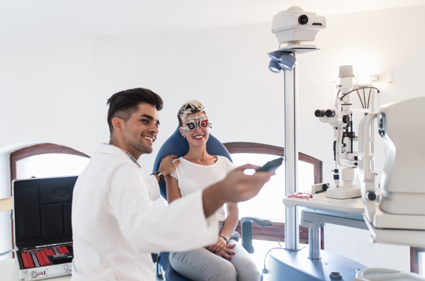 Optometrist Vs  Ophthalmologist: Understanding The Difference